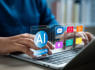 Principiante en criptomonedas aprendiendo las bases del comercio automatizado con IA